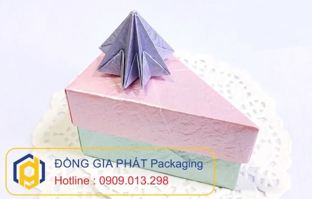 Hộp tam giác làm quà sinh nhật độc đáo